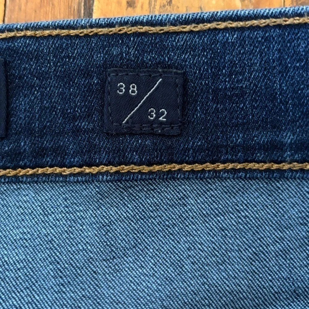 Lucky Brand dk wash straight lg mid rise jeans Mns 38x32